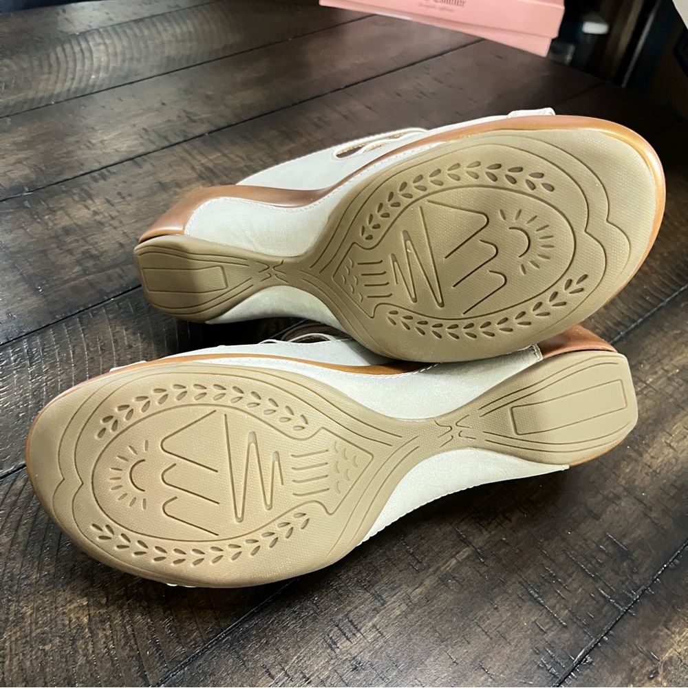 White Mountain Valenci Ice Burn Tan Mules, 11M - Picture 6 of 8